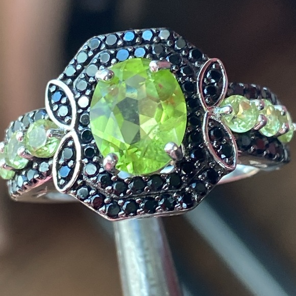 Peridot and Black Spinel Ring - Picture 1 of 10